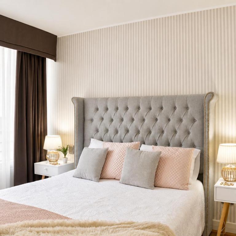 201 Providencia Estacionamiento - One-Bedroom Apartment - 1