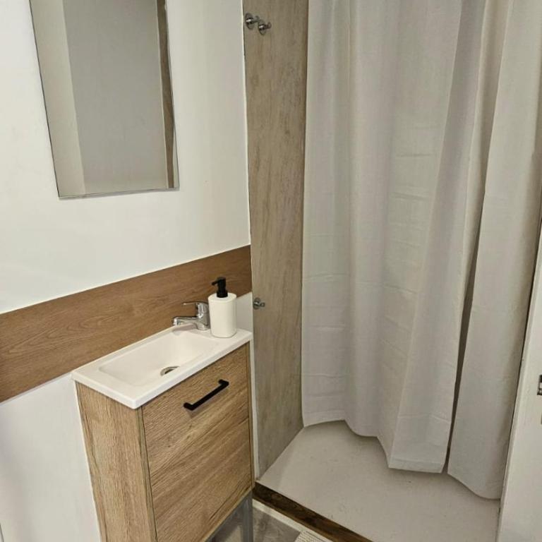 JABUTI Autocaravana con porche y aparcamiento - Double Room with Private Bathroom - 27