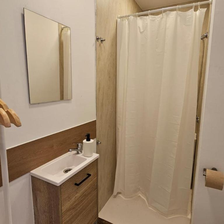 JABUTI Autocaravana con porche y aparcamiento - Double Room with Private Bathroom - 35