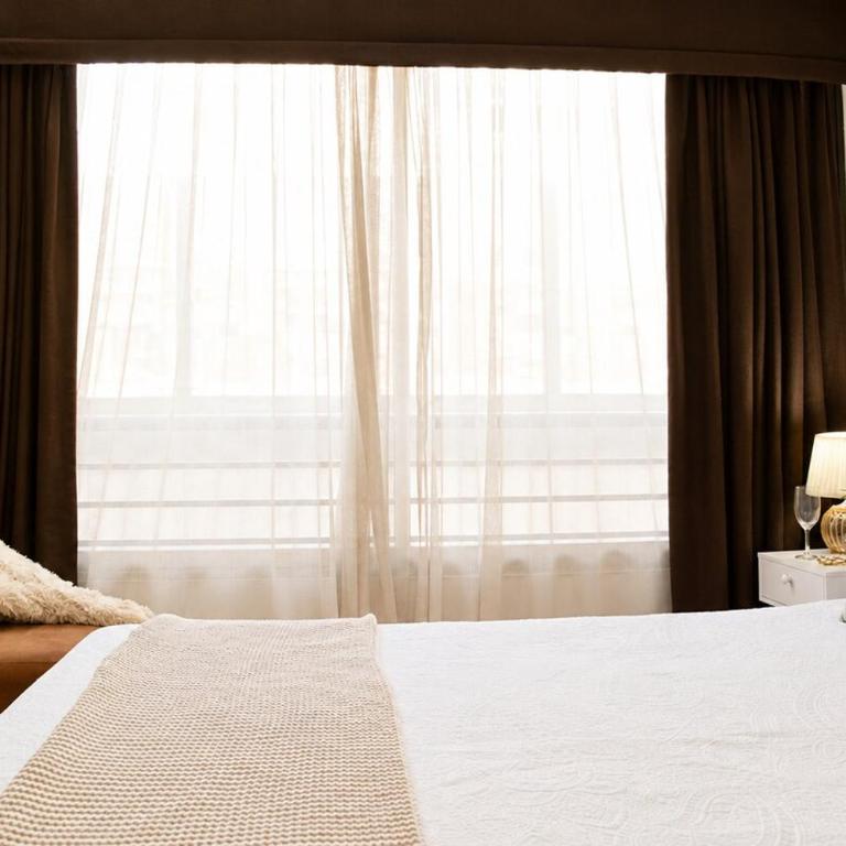 201 Providencia Estacionamiento - One-Bedroom Apartment - 13
