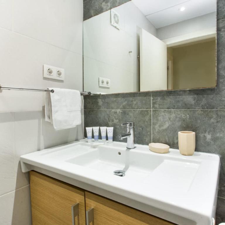The Collection Barcelona - Centric 2bedroom in Las Ramblas 3 1A - Apartamento - 11