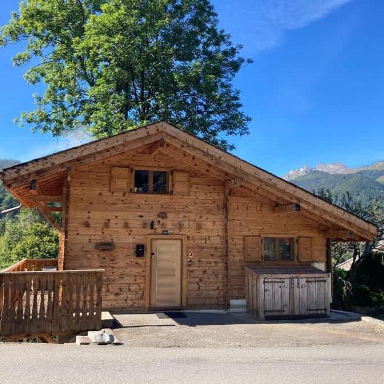 Cozy Chalet with Private Parking Sleeps 7 - Appartement - 1