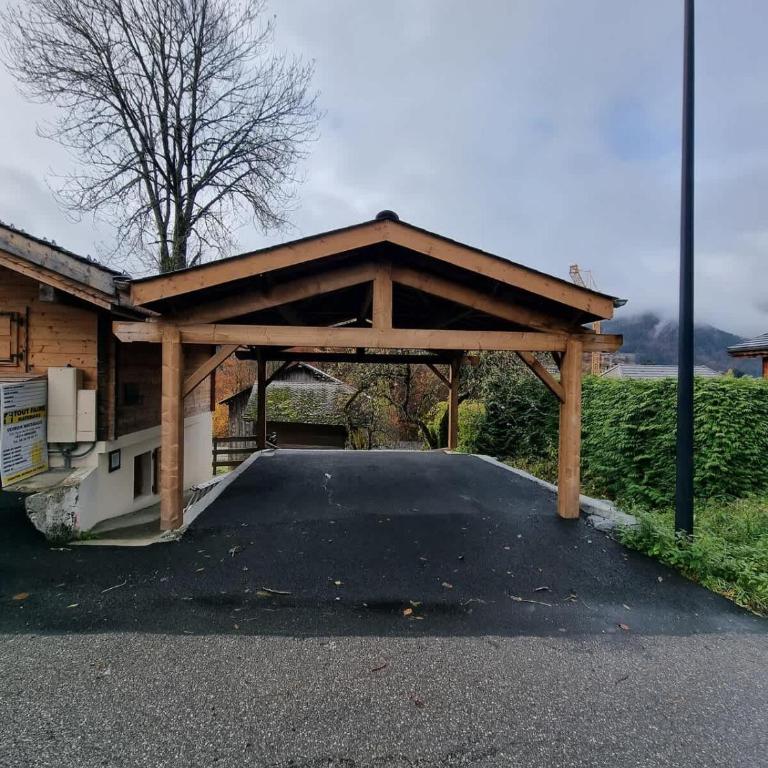Cozy Chalet with Private Parking Sleeps 7 - Appartement - 26