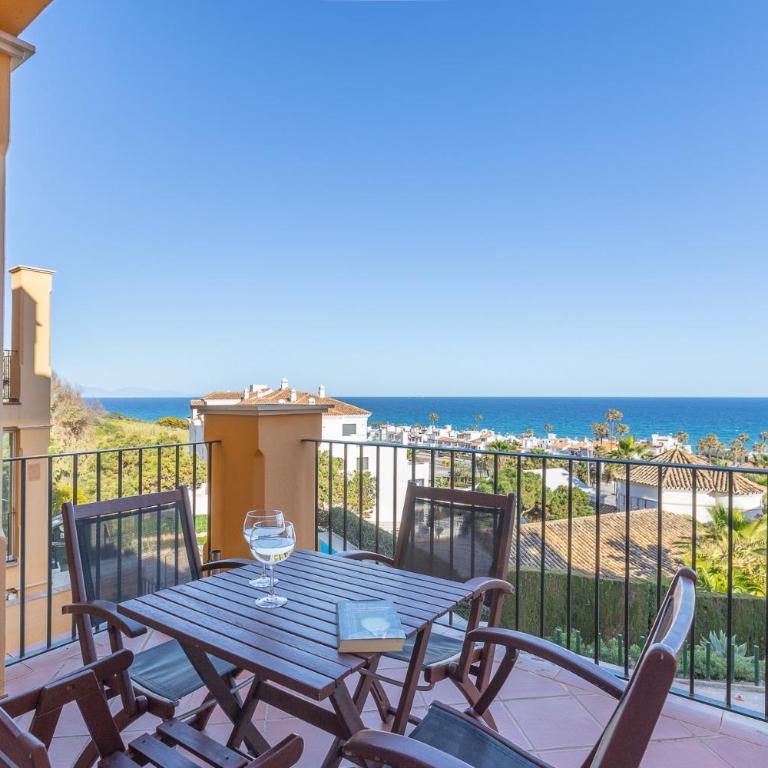 Amplio y cerca del mar Disponible Parking - Three-Bedroom Apartment with Balcony - 1
