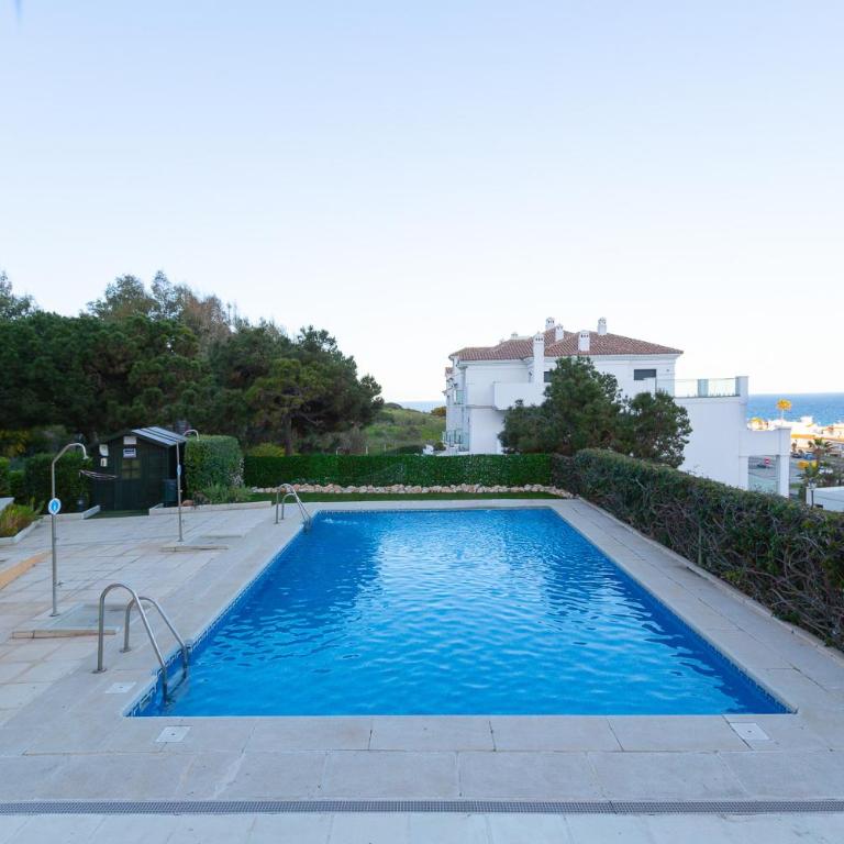 Amplio y cerca del mar Disponible Parking - Three-Bedroom Apartment with Balcony - 2