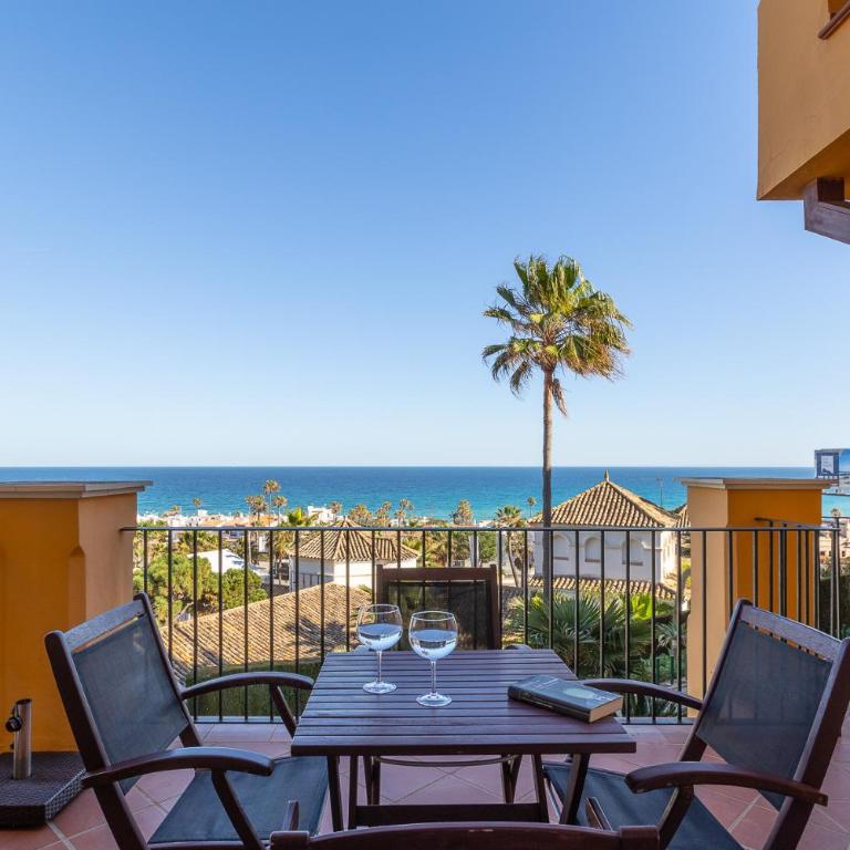 Amplio y cerca del mar Disponible Parking - Three-Bedroom Apartment with Balcony - 4