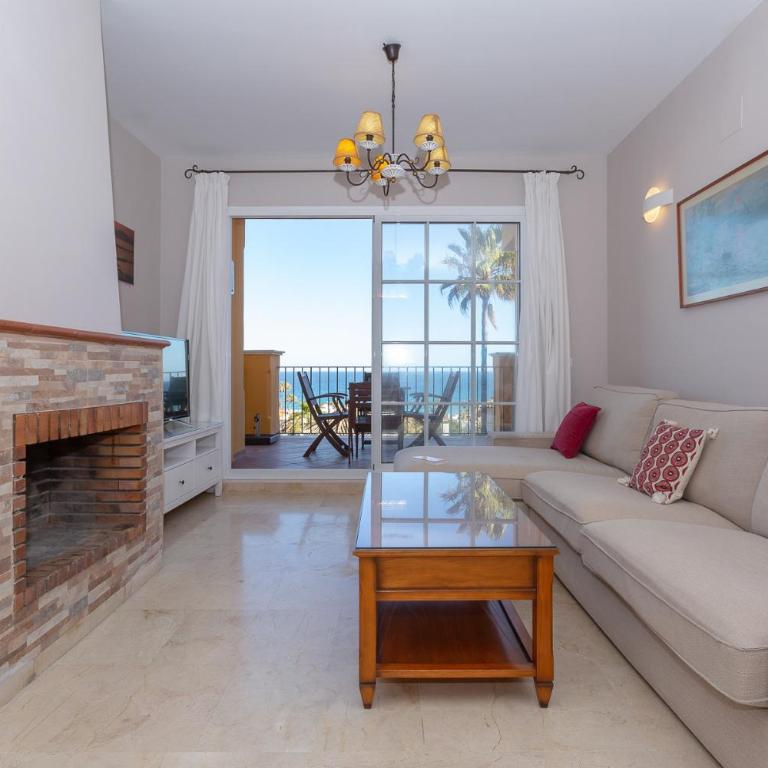 Amplio y cerca del mar Disponible Parking - Three-Bedroom Apartment with Balcony - 5
