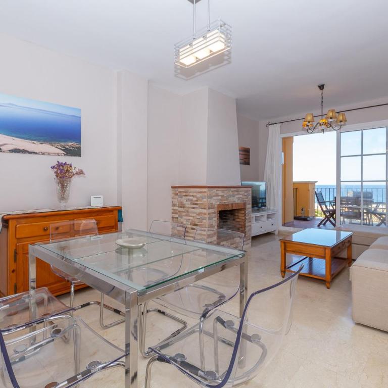 Amplio y cerca del mar Disponible Parking - Three-Bedroom Apartment with Balcony - 6