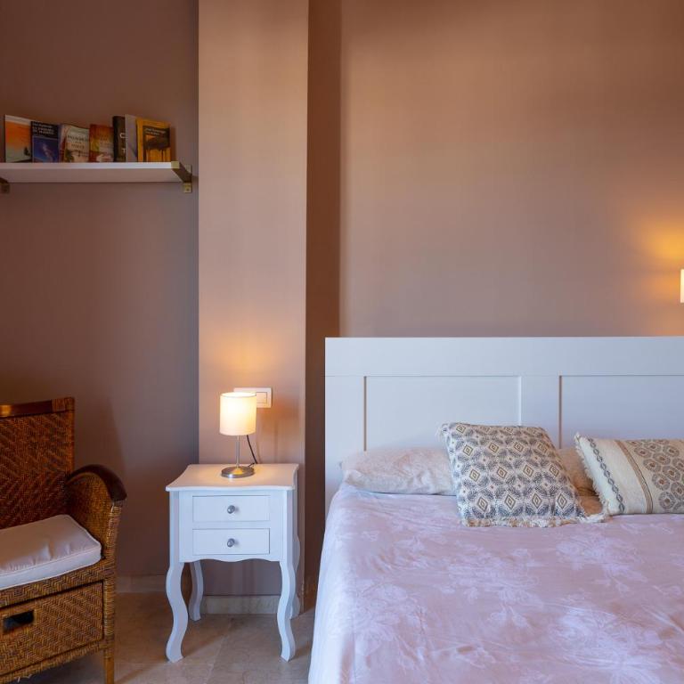 Amplio y cerca del mar Disponible Parking - Three-Bedroom Apartment with Balcony - 9