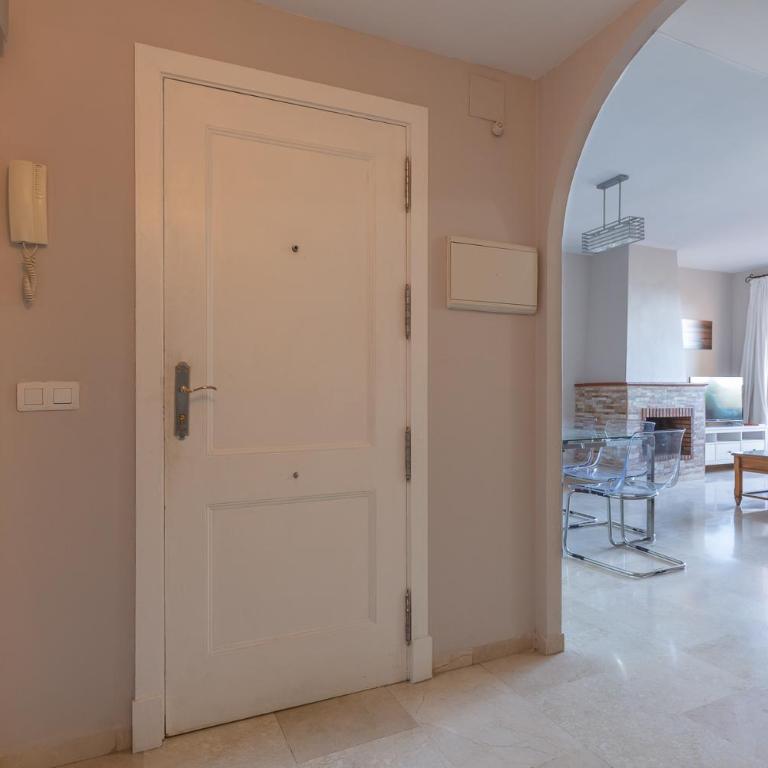 Amplio y cerca del mar Disponible Parking - Three-Bedroom Apartment with Balcony - 12