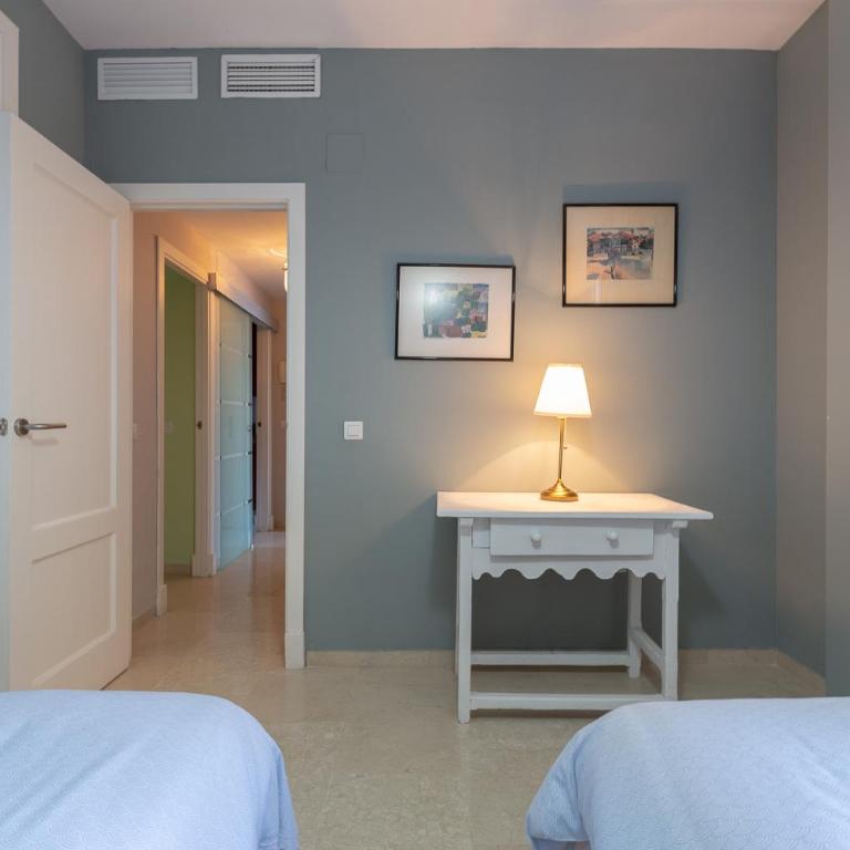 Amplio y cerca del mar Disponible Parking - Three-Bedroom Apartment with Balcony - 14