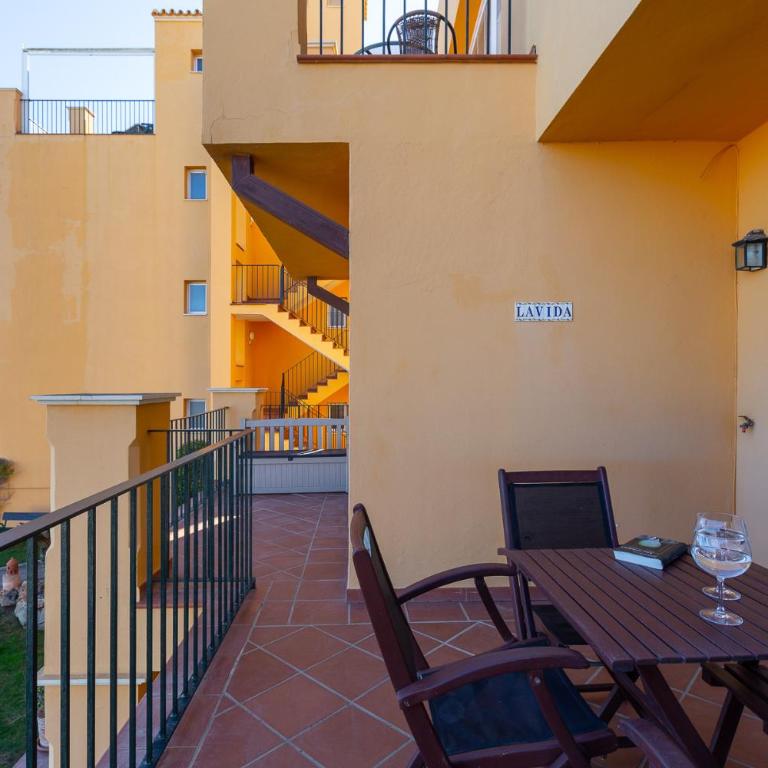 Amplio y cerca del mar Disponible Parking - Three-Bedroom Apartment with Balcony - 16