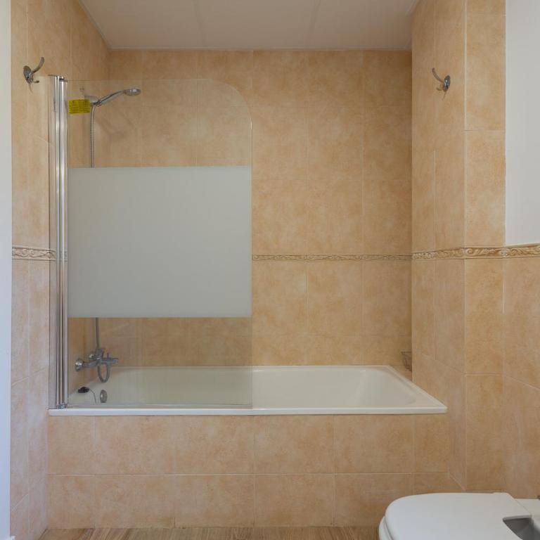 Amplio y cerca del mar Disponible Parking - Three-Bedroom Apartment with Balcony - 18