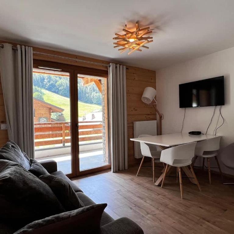 Modern Apartment with Sauna & Large Balcony - Apartment - 4