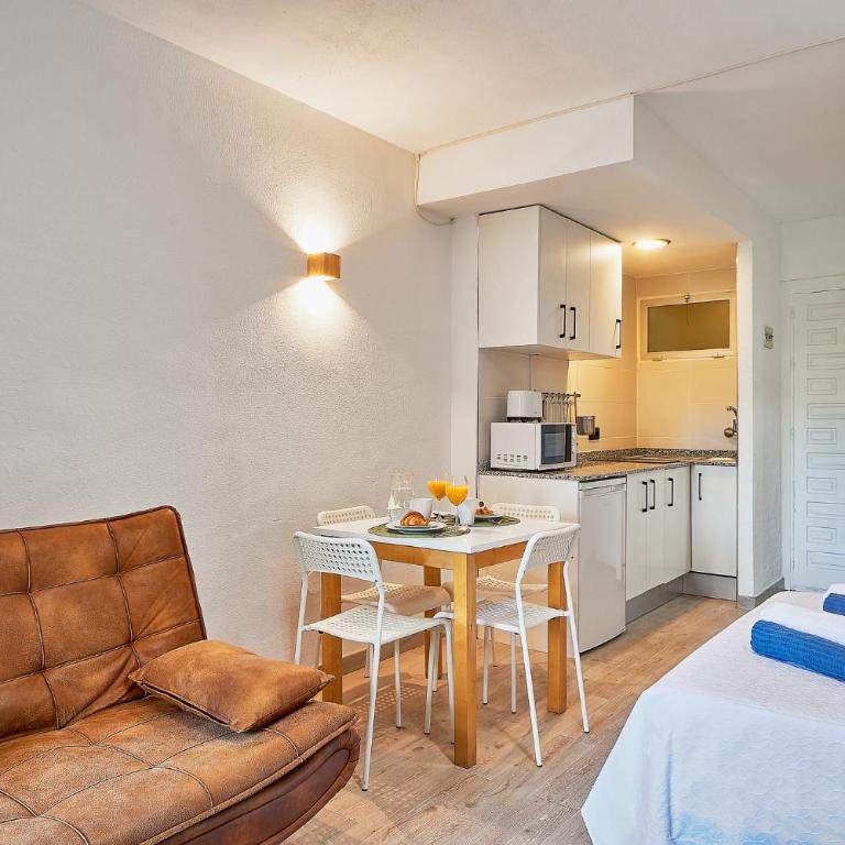 Lovely Home Estudio Jupiter Piscina - Studio mit Balkon - 10