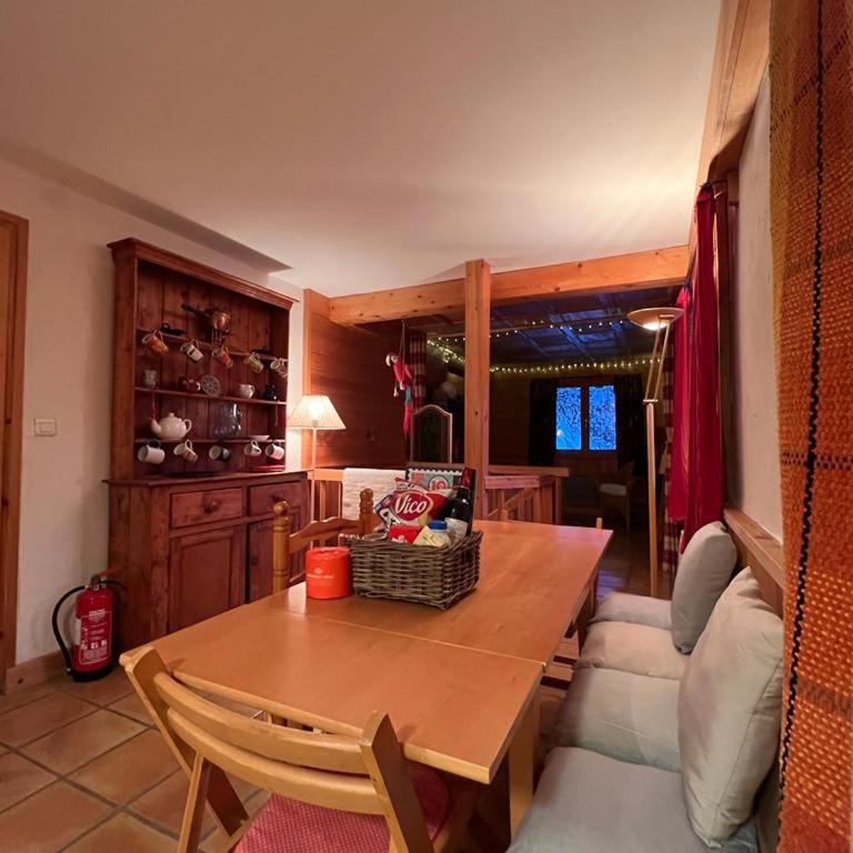 Cosy Apt Close to Ski Lift Easy Access to Town - Apartment - 3