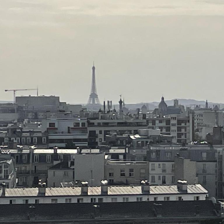 Superbe 2 pièces vue panoramique sur Paris au pied du metro - Appartement 2 Chambres - 1