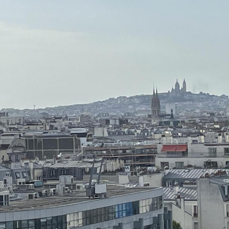 Superbe 2 pièces vue panoramique sur Paris au pied du metro - Appartement 2 Chambres - 12