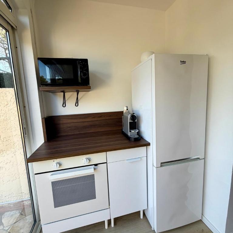 Studio Sanary-sur-Mer climatisé avec parking privé à 8 minutes à pieds de la Plage Baie de Cousse - Apartamento Estudio - 16