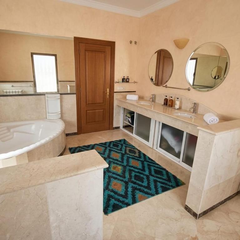 Bel Air Villa 5BR, Private Pool, Parking and Beach - Villa - 10