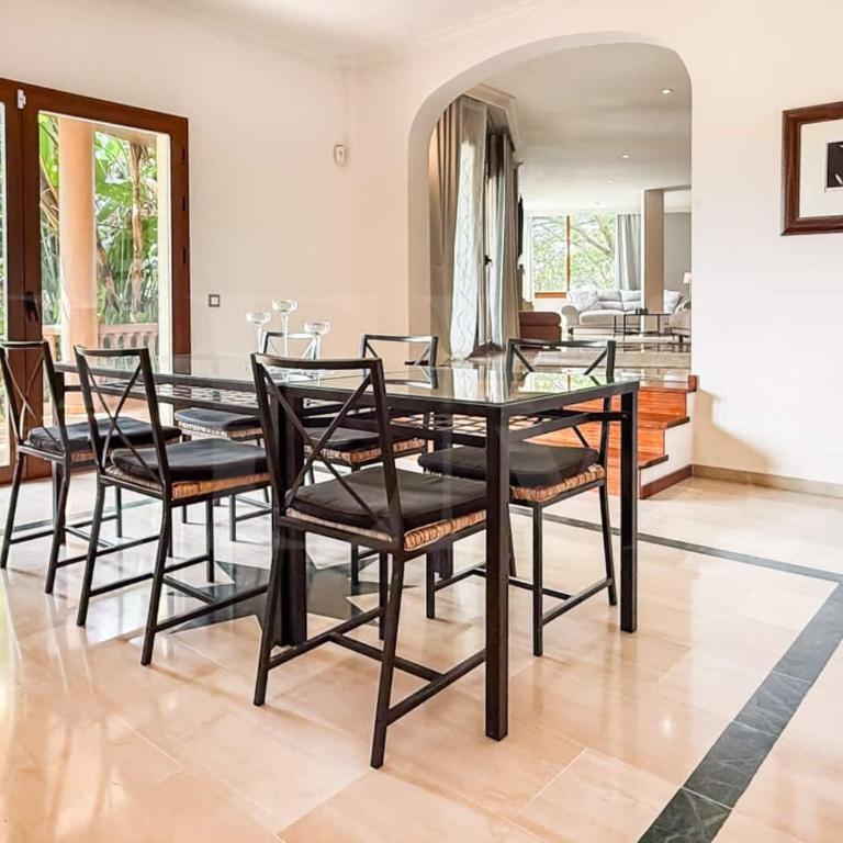 4 Bed villa with Pool and Cinema Room - Villa - 15