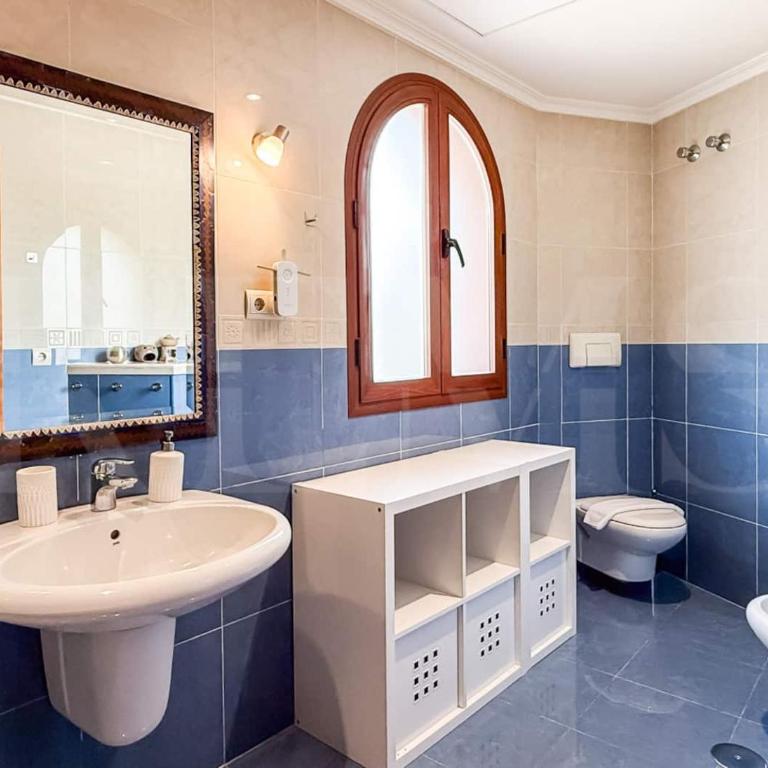 4 Bed villa with Pool and Cinema Room - Villa - 18