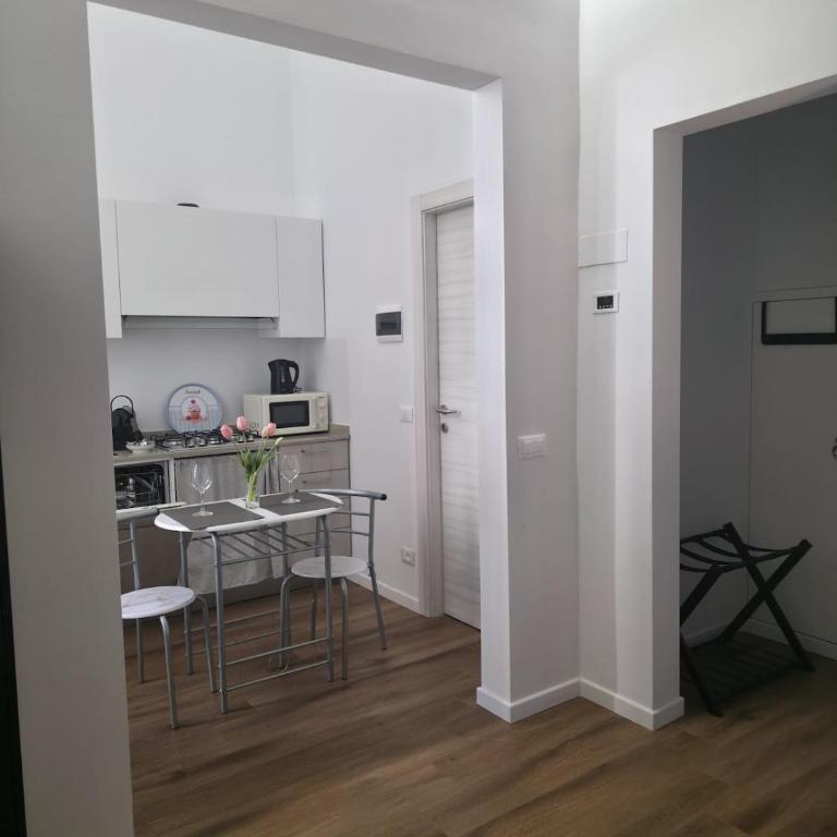 Aura Suites Florence - Studio with Balcony - 5