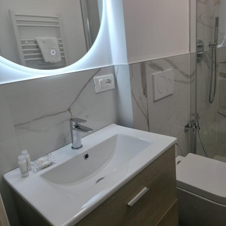 Aura Suites Florence - Studio with Balcony - 9