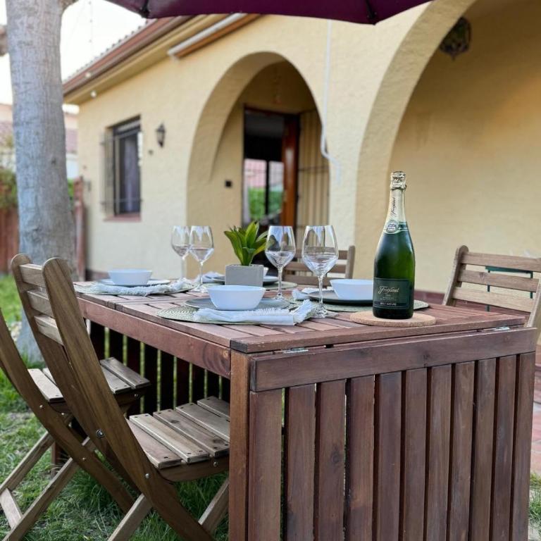 Oceanfront home Parking Wi-Fi AC Relaxation Barbecue Garden - One-Bedroom House - 2