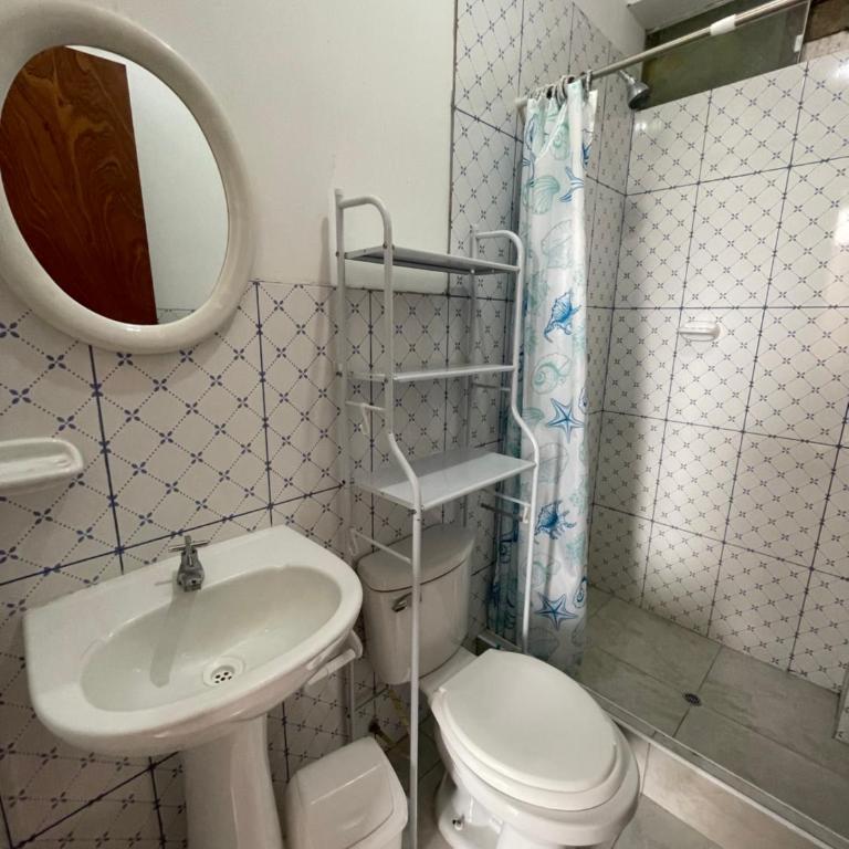 Hospedaje vista del sur paracas - Habitación Doble con baño privado - 9