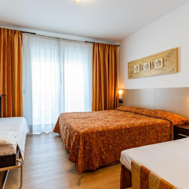 Hotel Olympus - Camera Familiare con 2 Letti Supplementari (2 Adulti + 2 Bambini) - 4