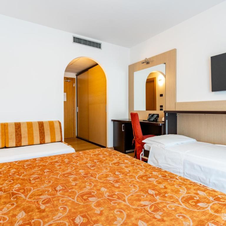 Hotel Olympus - Camera Familiare con 2 Letti Supplementari (2 Adulti + 2 Bambini) - 1