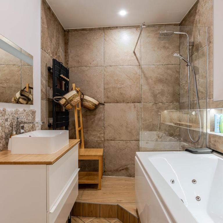 Studio spa charme alsacien Hypercentre cathédrale - Appartement 1 Chambre - 22