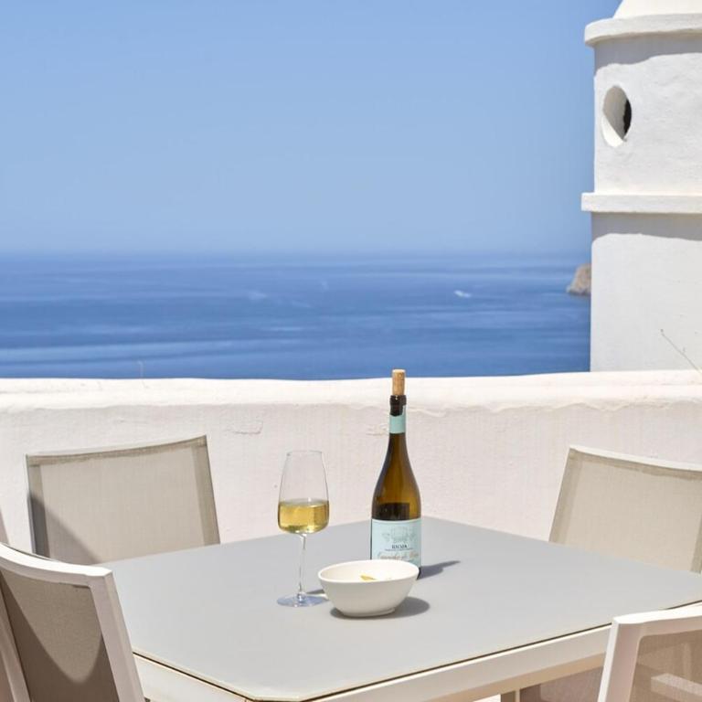 Sunny Sea View Condo with Private Patio, Shared Pool, Amazing Views, Full Kitchen - Two-Bedroom Apartment - 35