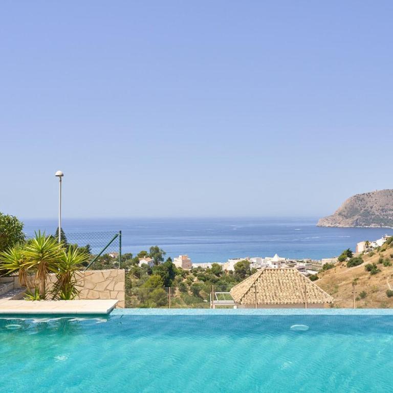 Sunny Sea View Condo with Private Patio, Shared Pool, Amazing Views, Full Kitchen - Two-Bedroom Apartment - 46