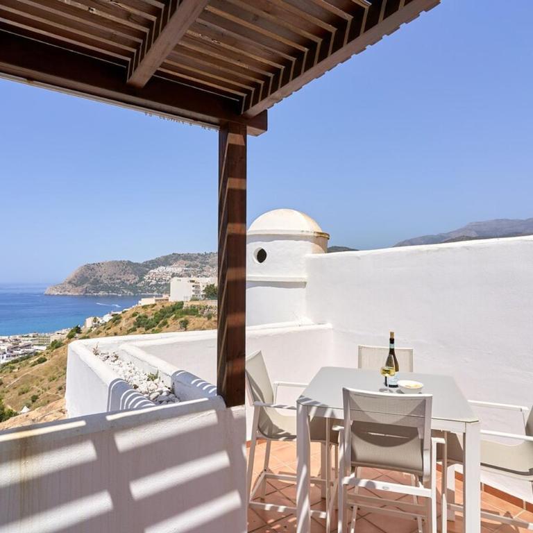 Sunny Sea View Condo with Private Patio, Shared Pool, Amazing Views, Full Kitchen - Two-Bedroom Apartment - 92