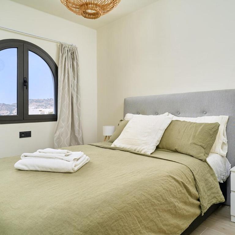 Sunny Sea View Condo with Private Patio, Shared Pool, Amazing Views, Full Kitchen - Two-Bedroom Apartment - 97