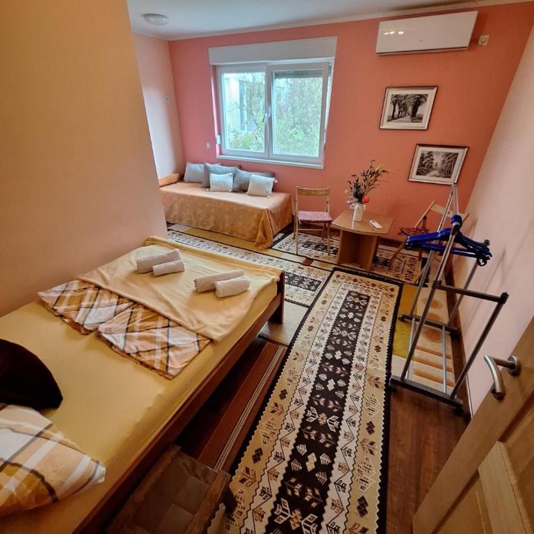 Nensi - Deluxe Double Room with Extra Bed - 2
