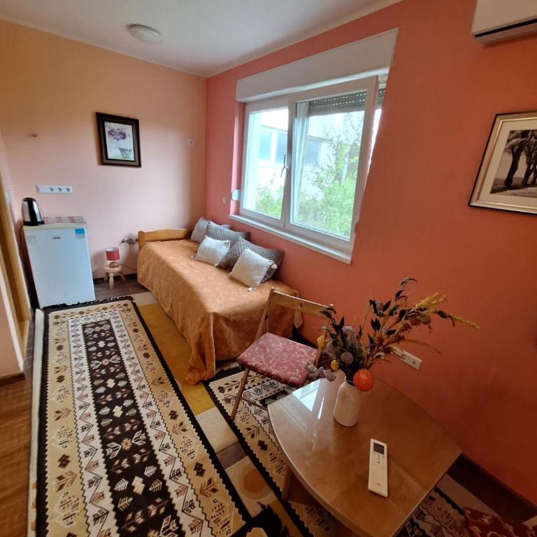 Nensi - Deluxe Double Room with Extra Bed - 3