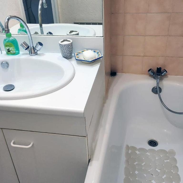 Accommodation just a stone's throw from the sea - Appartement - 5