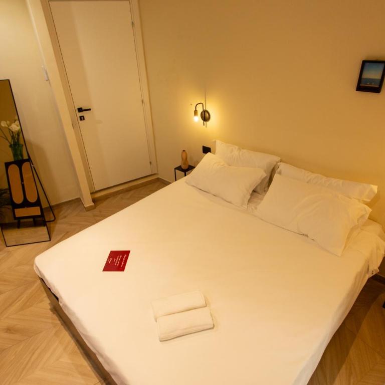 L'ateneo Lumiére - Camera Matrimoniale Deluxe con Vasca - 7