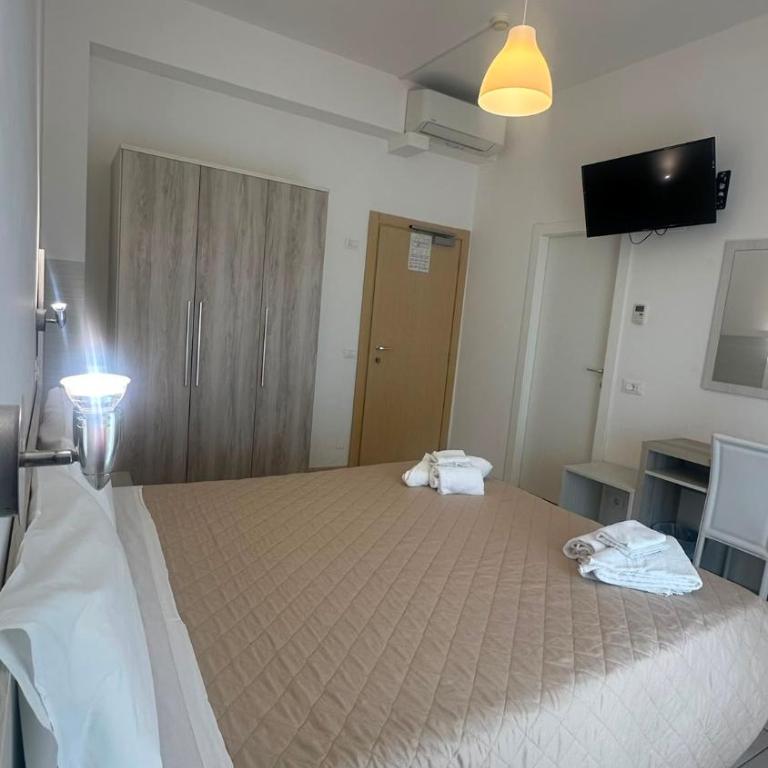 Hotel Kursaal - Deluxe Double Room with Partial Sea View - 2