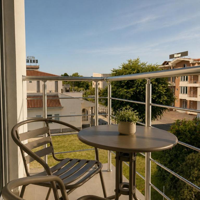 Guest House Fjola - Apartment with View and Balcony - 9