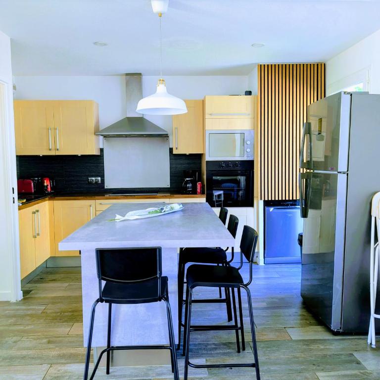 Maison lumineuse et climatisée, à 12mn plage - Casa de 3 dormitorios - 4