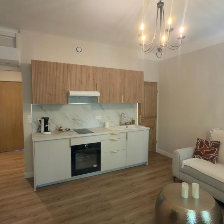 Villa Aqua Aura - Le Bien-Être en Provence - Appartement 1 Chambre Deluxe - Vue sur Ville - 3