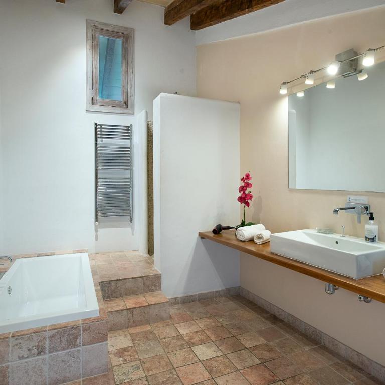 Owl Booking Villa Alvarez - 5 Min Walk to Old Town Center - Deluxe Villa - 18