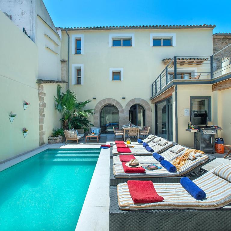Owl Booking Villa Alvarez - 5 Min Walk to Old Town Center - Deluxe Villa - 1