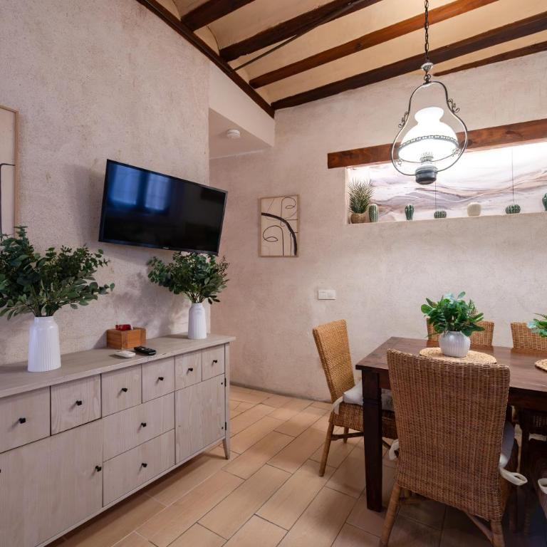 Patio in the Heart of Toledo , Pets , Family - Apartamento de 3 dormitorios - 40