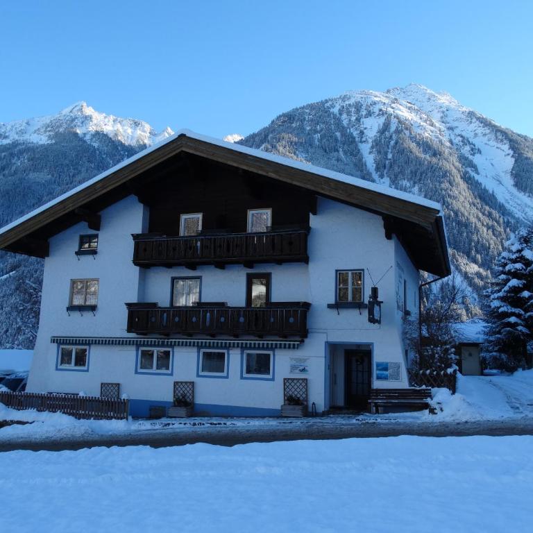 Gästehaus Posch - Doppelzimmer mit Gemeinschaftsbad - 2