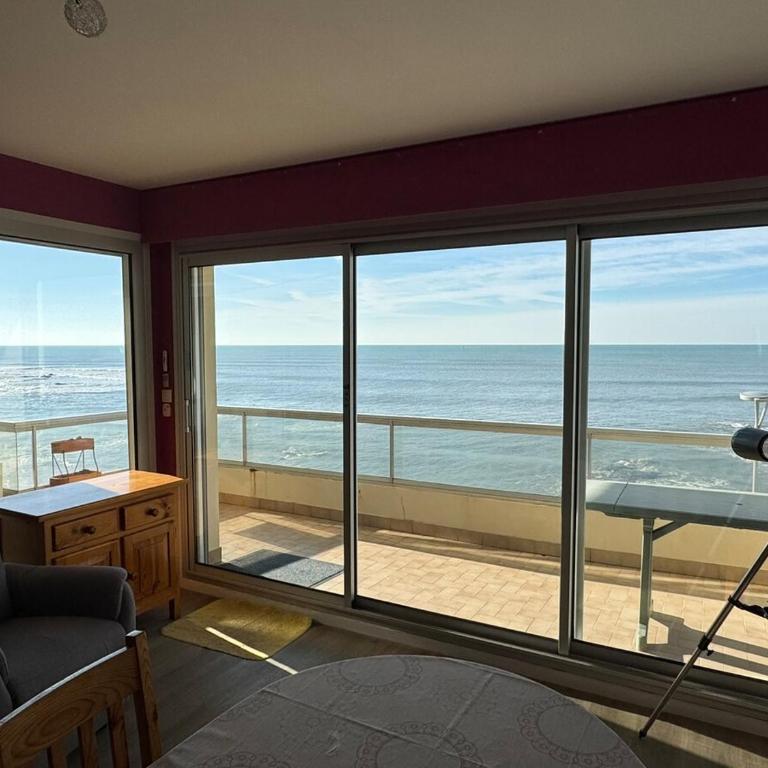 Appartement face MER, 2 chambres, proche commerces - Appartement 2 Chambres - 9